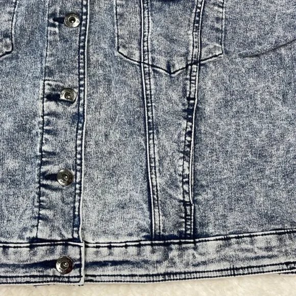 DG2 by Diane Gilman Snow Wash Boxy Jean Jacket - Picture 4 of 10